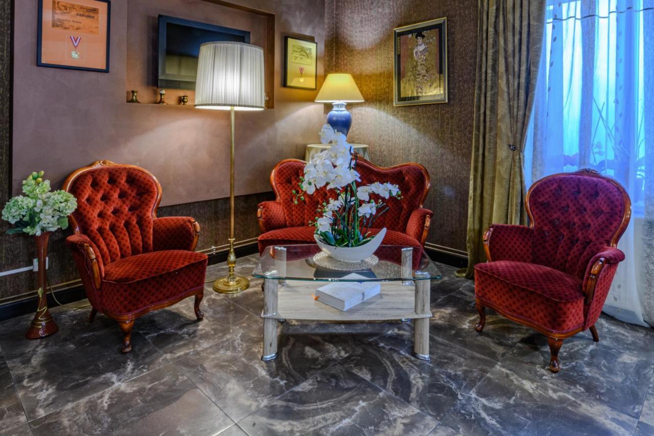 Caransebeş Vila Palace מראה חיצוני תמונה