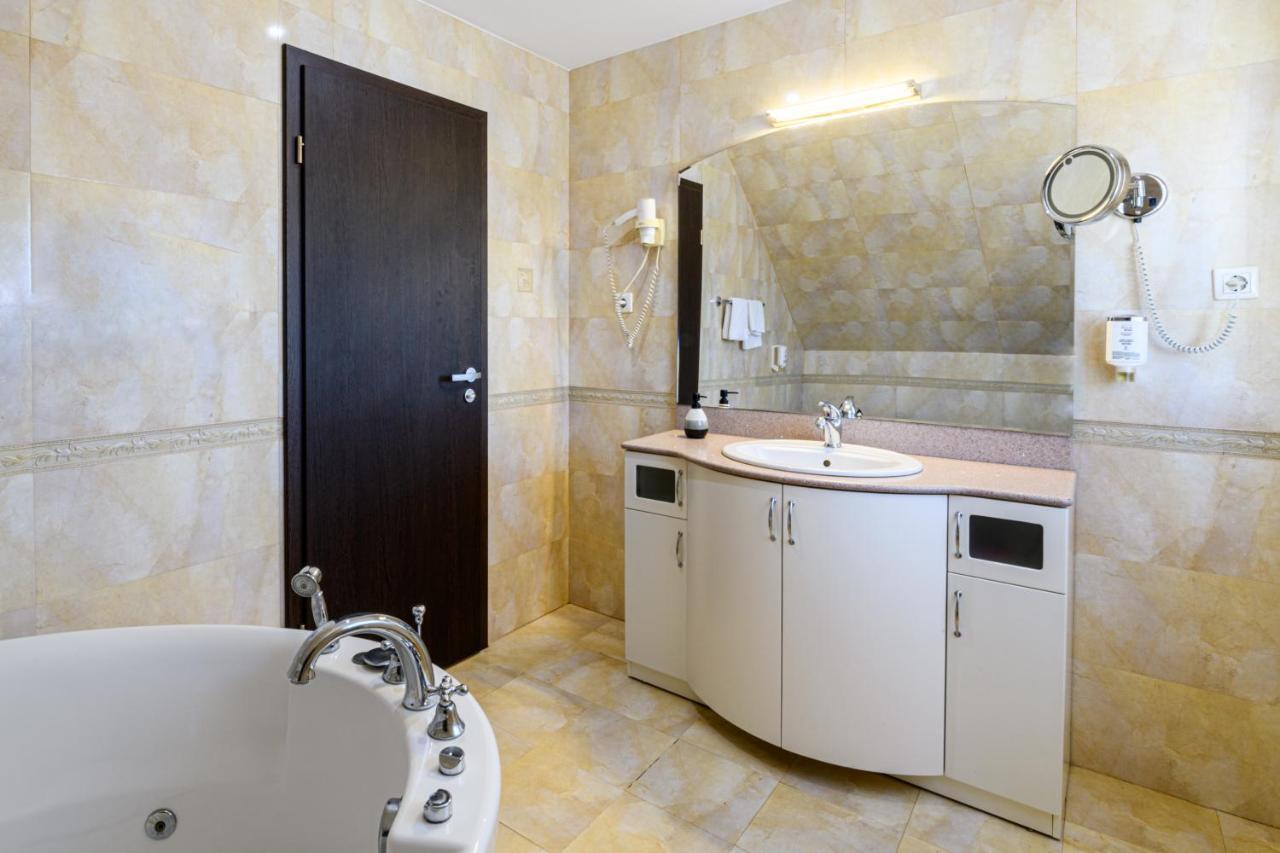 Caransebeş Vila Palace מראה חיצוני תמונה